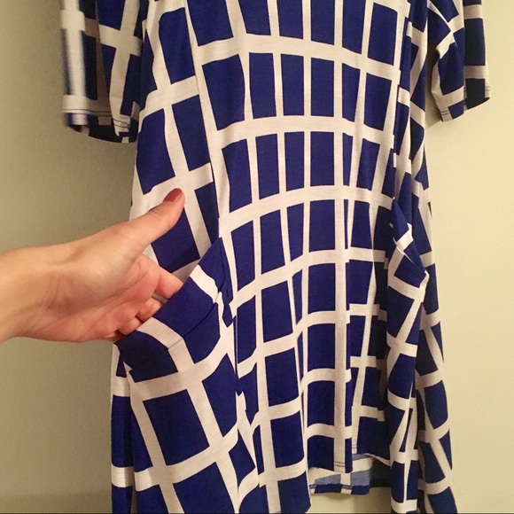 Window Pane Tunic - Picture 3 of 4